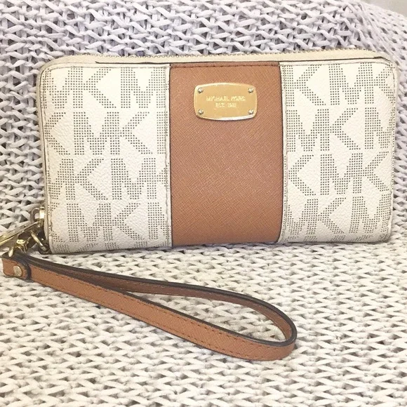 Michael Kors Jet Set Center Stripe Wallet - Picture 1 of 16